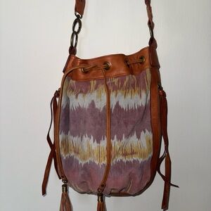 Elegant Tan and Cream Women's Shoulder Bag